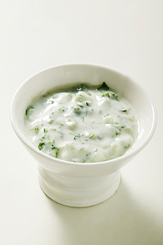 Yoghurt dip with herbs